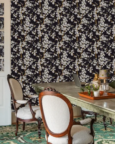 Quenora Vista Floral Wallpaper — Onyx